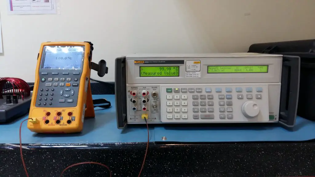 Thermocouple wire simulation using a multi-product calibrator and a digital thermometer.