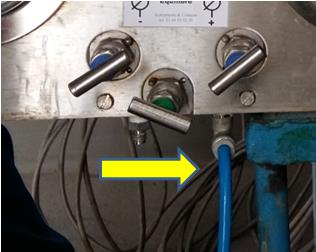 Manifold connected to reference standard ouput port.