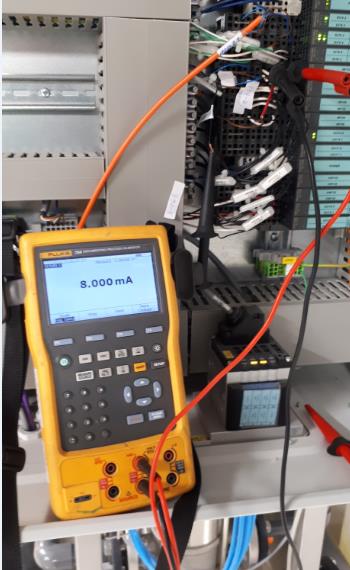 Fluke 754 connected in series to the transmitter line going to PLC