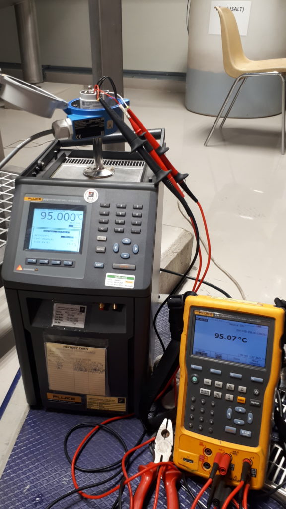 Fluke Metrology Well and Process Calibrator for actual temperature simulation and display of RTD sensor.