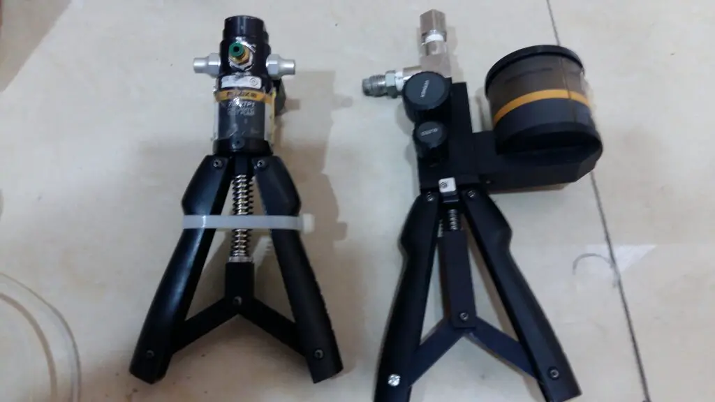 a pneumatic and hydraulic hand pump