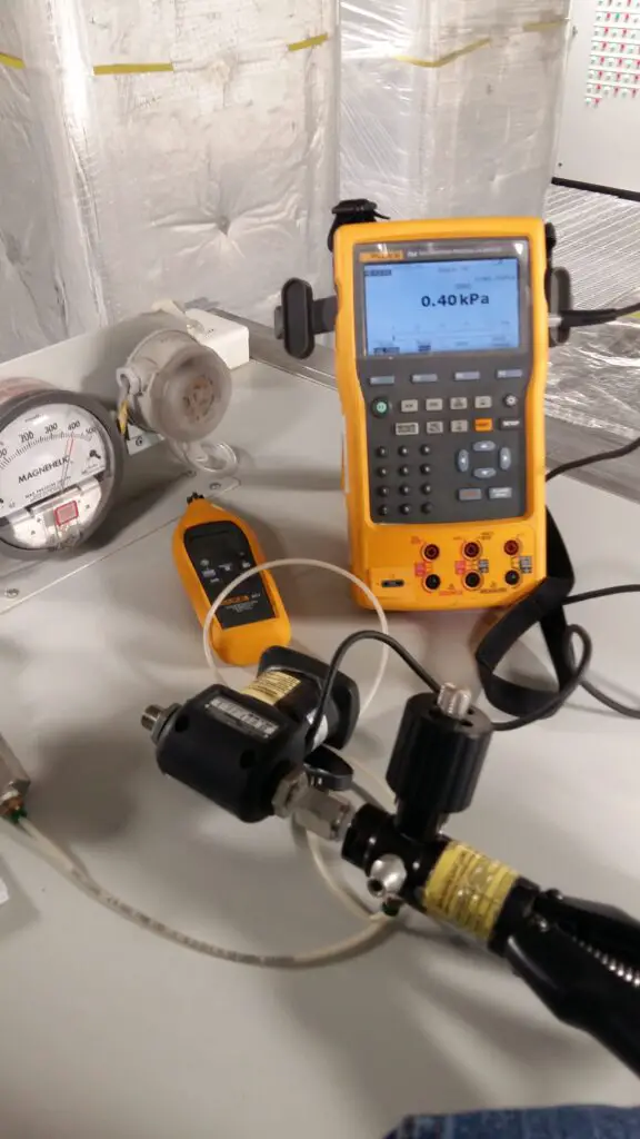 Pressure gauge calibration set up